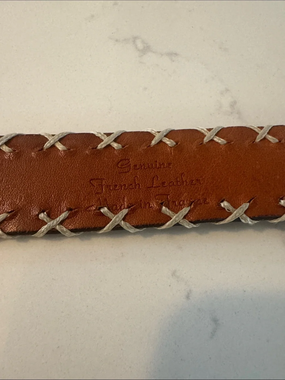 Leather belt in cognac with X stitching and brass hardware